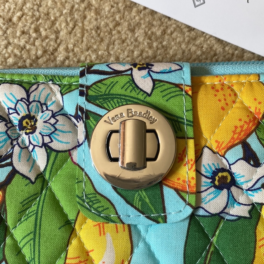 Vera Bradley RFID TURNLOCK WALLET LEMON 🍋 GROVE NWT BLUE GREEN YELLOW - Picture 2 of 7